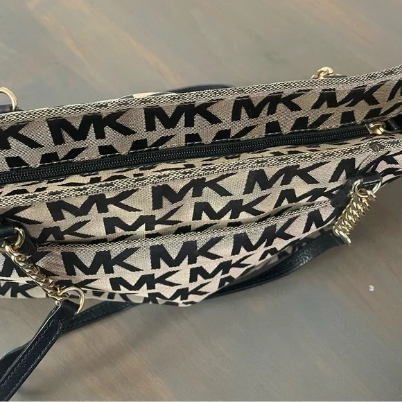 Michael Kors Black and Cream Tote Bag - Picture 2 of 4